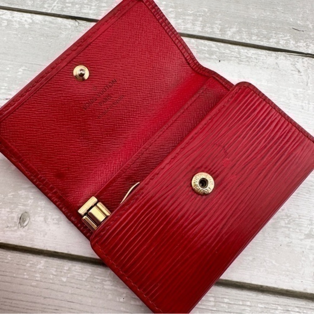 AUTHENTIC Louis Vuitton key holder. Previously owned. Color: Castilian red. - Picture 3 of 16